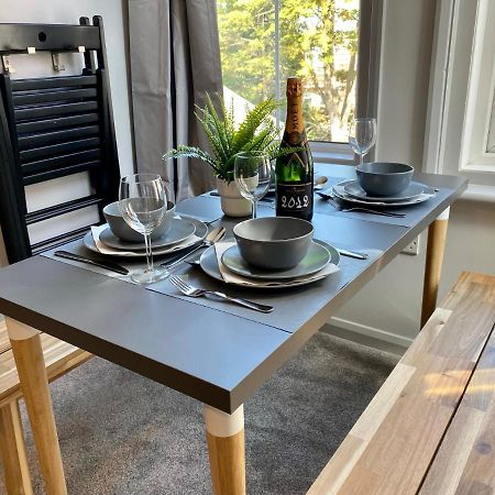 Trendy Stylish Apartment! - 5 Minute Walk To The Best Beach! - Great Location - Parking - Fast Wifi - Smart Tv - Newly Decorated - Sleeps Up To 6! Close To Bournemouth & Poole Town Centre & Sandbanks Экстерьер фото