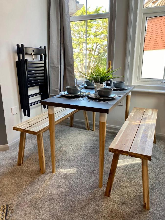 Trendy Stylish Apartment! - 5 Minute Walk To The Best Beach! - Great Location - Parking - Fast Wifi - Smart Tv - Newly Decorated - Sleeps Up To 6! Close To Bournemouth & Poole Town Centre & Sandbanks Экстерьер фото