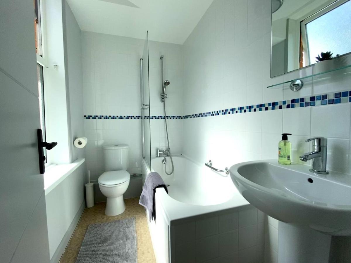 Trendy Stylish Apartment! - 5 Minute Walk To The Best Beach! - Great Location - Parking - Fast Wifi - Smart Tv - Newly Decorated - Sleeps Up To 6! Close To Bournemouth & Poole Town Centre & Sandbanks Экстерьер фото
