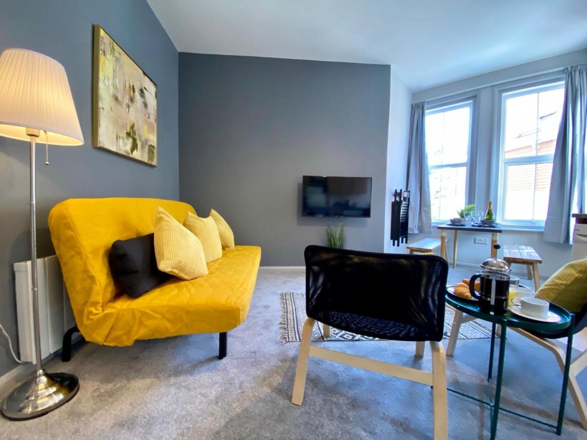 Trendy Stylish Apartment! - 5 Minute Walk To The Best Beach! - Great Location - Parking - Fast Wifi - Smart Tv - Newly Decorated - Sleeps Up To 6! Close To Bournemouth & Poole Town Centre & Sandbanks Экстерьер фото
