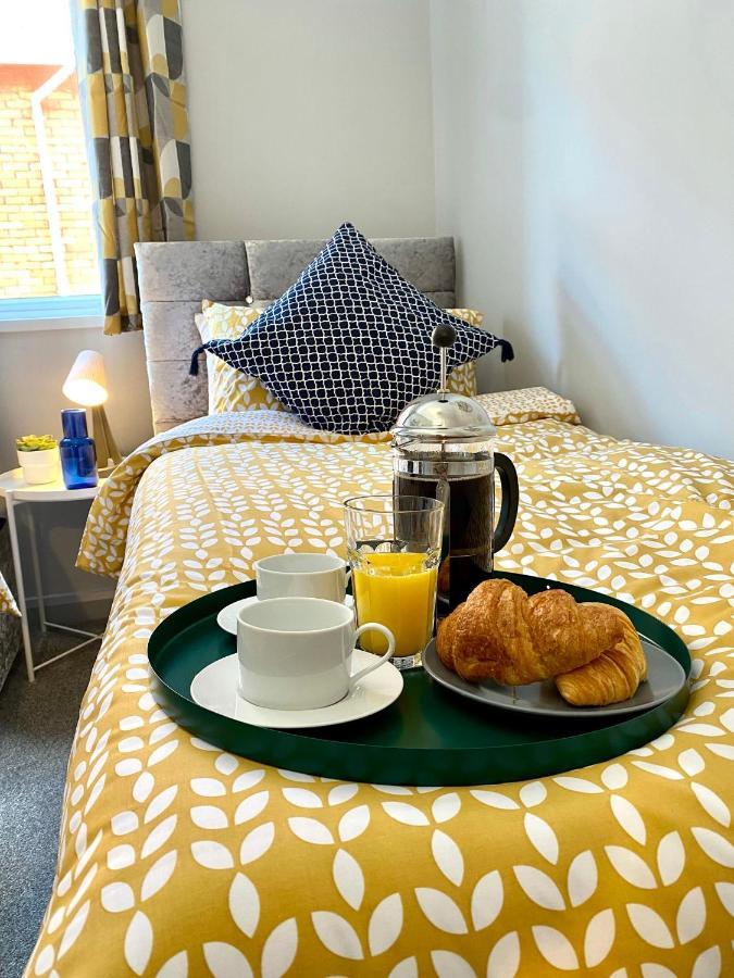 Trendy Stylish Apartment! - 5 Minute Walk To The Best Beach! - Great Location - Parking - Fast Wifi - Smart Tv - Newly Decorated - Sleeps Up To 6! Close To Bournemouth & Poole Town Centre & Sandbanks Экстерьер фото