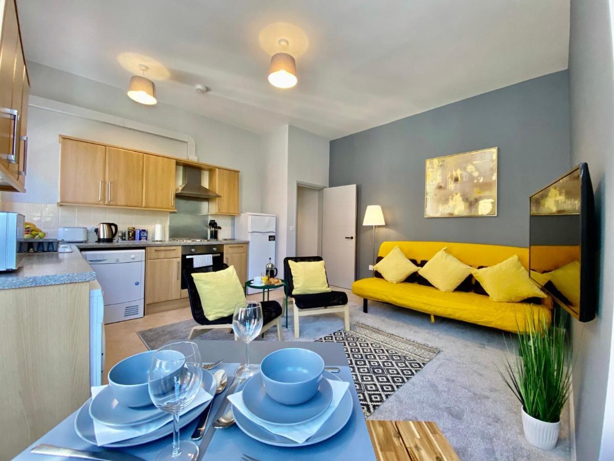 Trendy Stylish Apartment! - 5 Minute Walk To The Best Beach! - Great Location - Parking - Fast Wifi - Smart Tv - Newly Decorated - Sleeps Up To 6! Close To Bournemouth & Poole Town Centre & Sandbanks Экстерьер фото